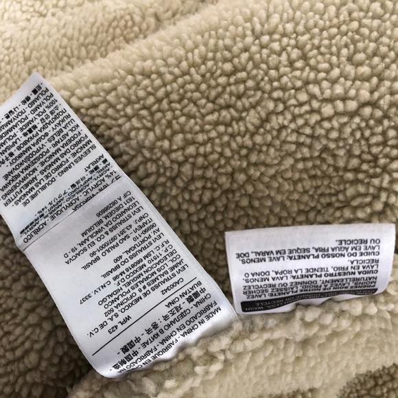 LEVI'S WMNS ORIGINAL SHERPA TRUCKER JACKET SIZE S - Picture 6 of 6